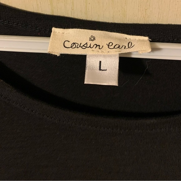 Cousin Earl Brand Lg black top with fringe on both side - Picture 3 of 3